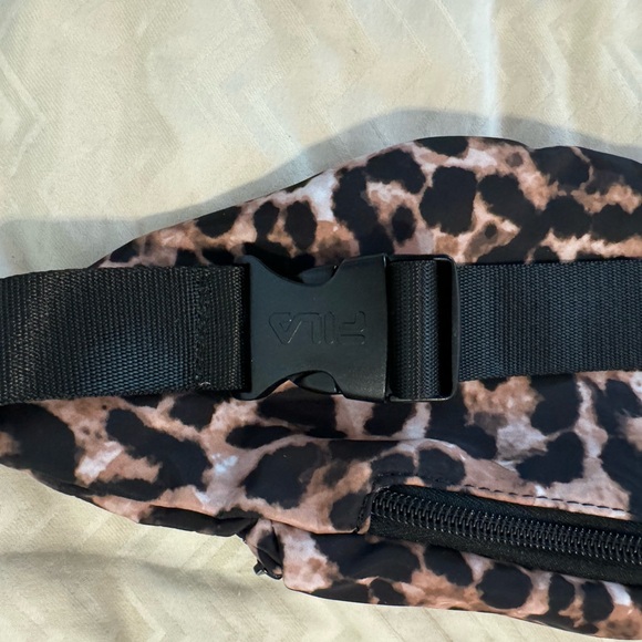 FILA CROSSBODY/FANNY PACK LEOPARD PRINT BAG - Picture 11 of 11
